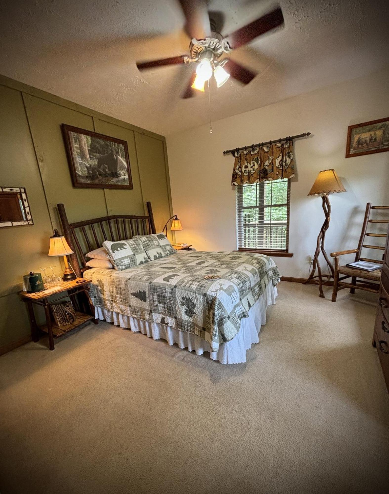 Long Mountain Lodge Bed & Breakfast ดาห์ลอนีกา ภายนอก รูปภาพ